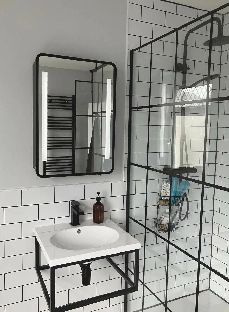 Olivia Battery Operated Black Framed Illuminated LED Mirror Cabinet 710x500mm - Image 4